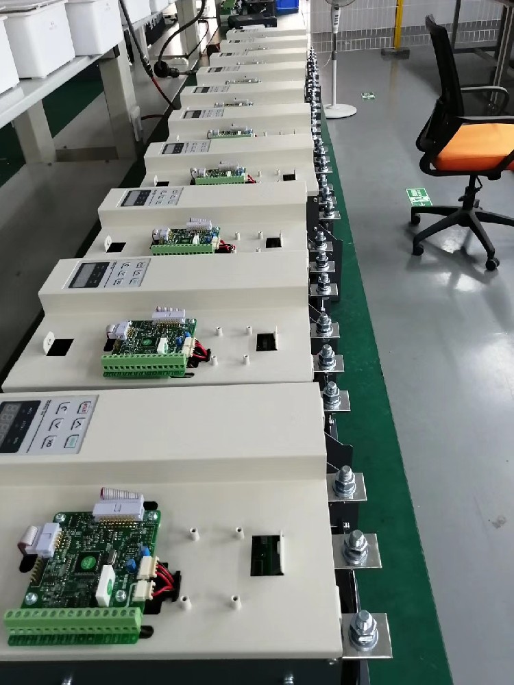 电力调解器与变频器在某些应用场景下功效有重叠，，，，，，，怎样决议使用哪一个？？？？？